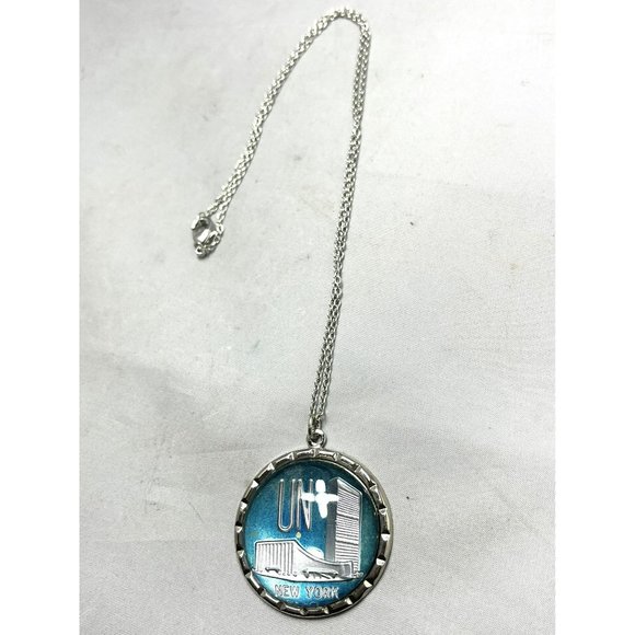 Vintage United Nations UN New York Pendant Necklace - Picture 2 of 5